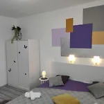 Iris Na Uzvisini S Terasom Apartment